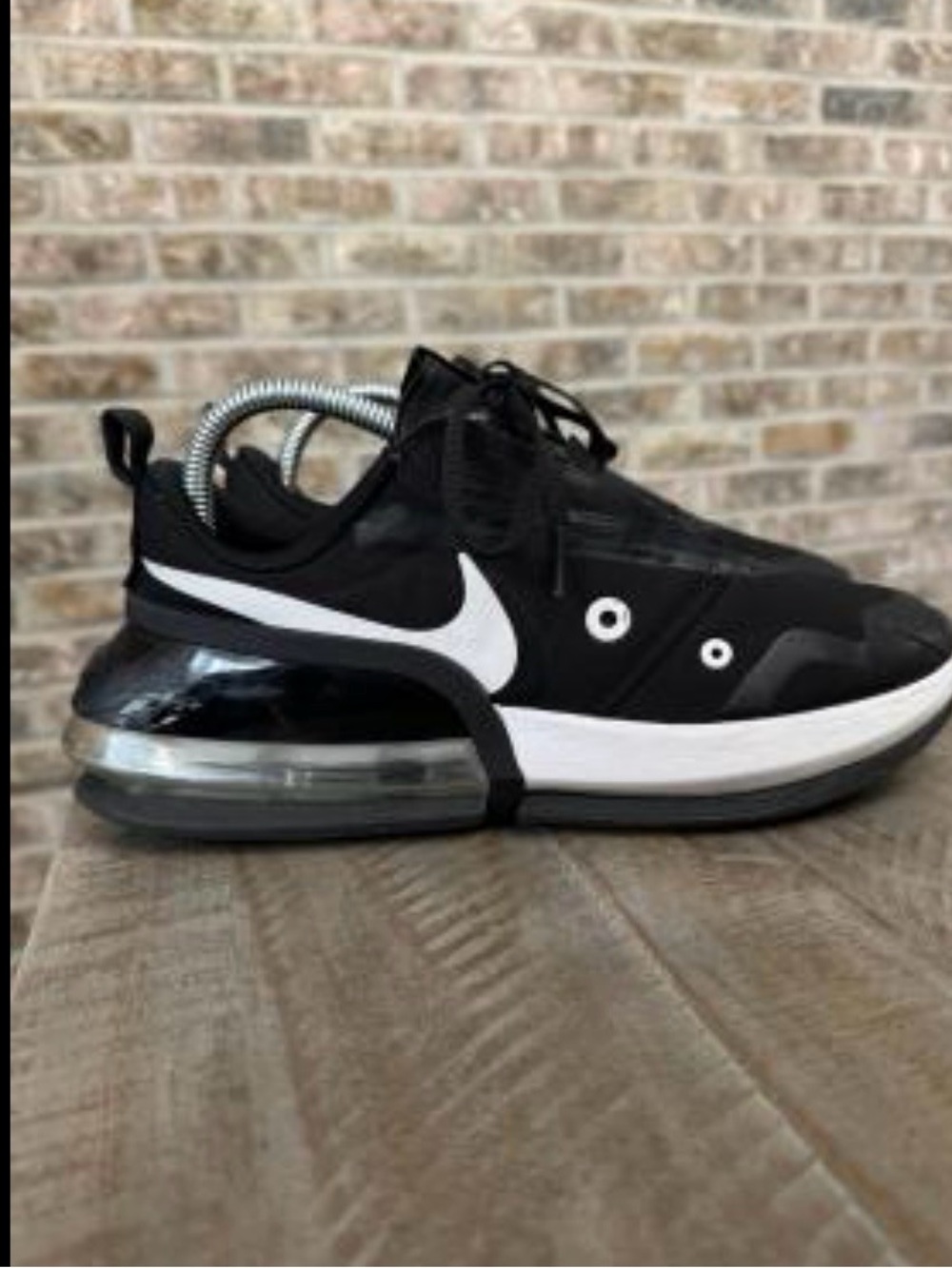Nike Black White Air-Cushion Athletic Sneakers